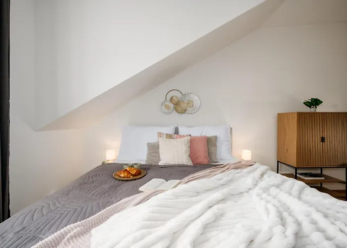Days - Two-bedroom With Workspace And Netflix In Nusle *