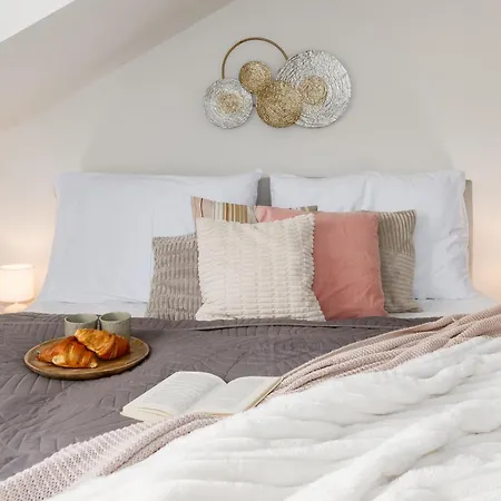 Days - Two-bedroom With Workspace And Netflix In Nusle *