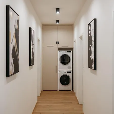 Days - Two-bedroom With Workspace And Netflix In Nusle Апартаменты Прага