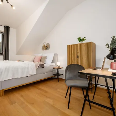 Апартаменты Days - Two-bedroom With Workspace And Netflix In Nusle