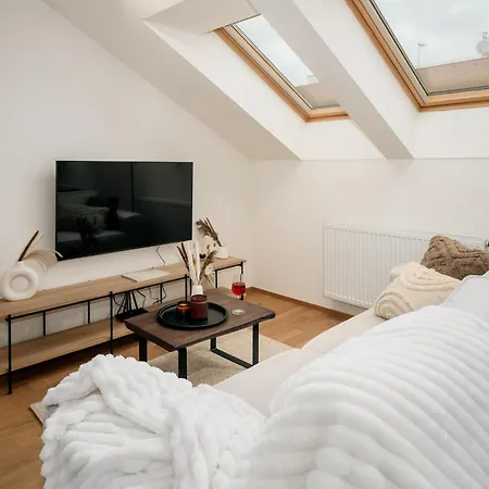 Days - Two-bedroom With Workspace And Netflix In Nusle * Прага