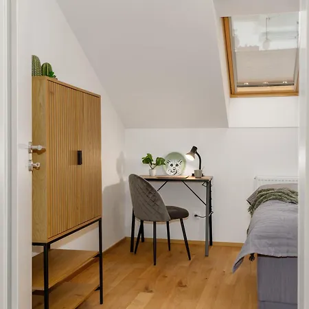 Апартаменты Days - Two-bedroom With Workspace And Netflix In Nusle