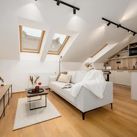 Days - Two-bedroom With Workspace And Netflix In Nusle Апартаменты *