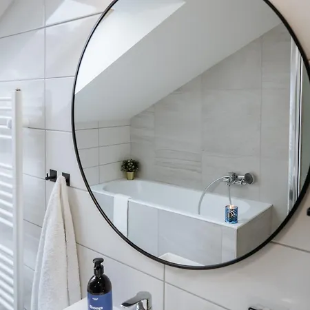 Апартаменты Days - Two-bedroom With Workspace And Netflix In Nusle *
