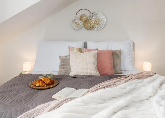 Days - Two-bedroom With Workspace And Netflix In Nusle *