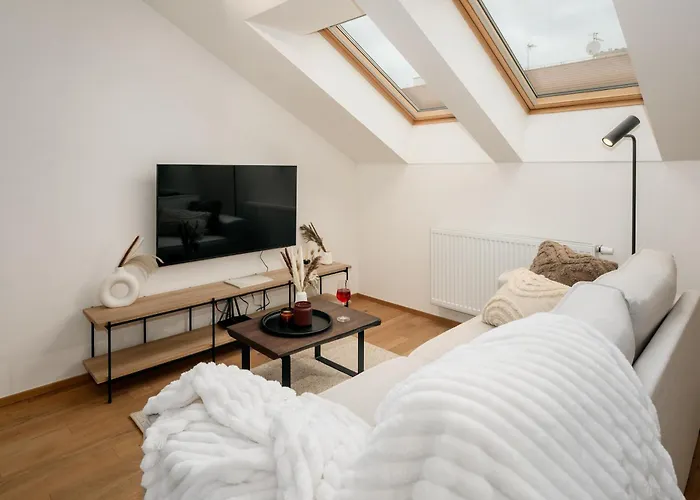 Days - Two-bedroom With Workspace And Netflix In Nusle * Praha