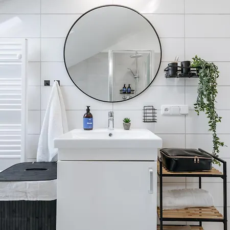 Apartment Days - 2bdr - Workspace - Netflix - Quiet Area Prague